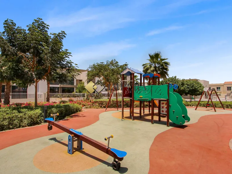 Vacant · 4 BHK + Maid Room · Modern